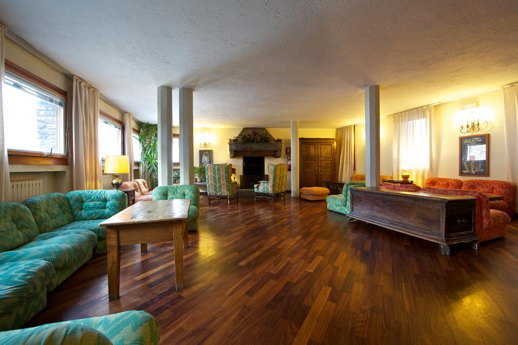 Hotel Dolonne Courmayeur Esterno foto